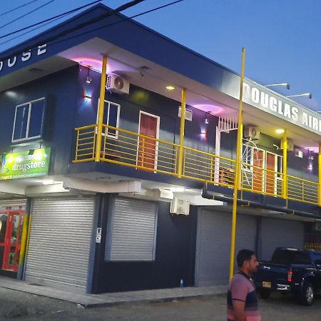 Douglas Airport Guesthouse Zanderij Exterior foto
